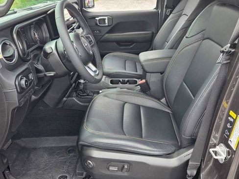 Used 2025 Jeep Wrangler Unlimited Sahara AWD/4WD image 10