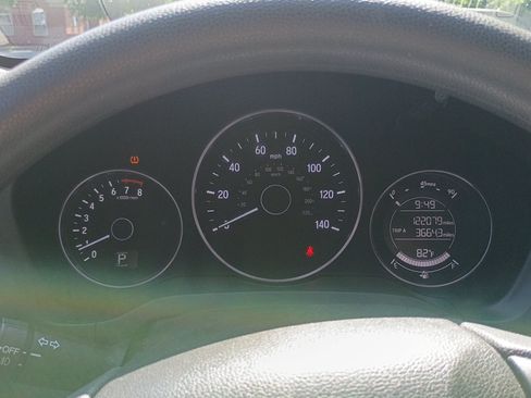 Used 2017 Honda HR-V EX image 18