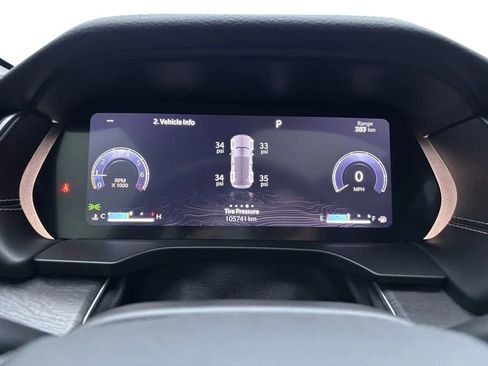 Used 2023 Jeep Grand Cherokee Limited w/ Luxury Tech Group II image 15