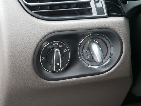 Used 2025 Porsche Macan image 16