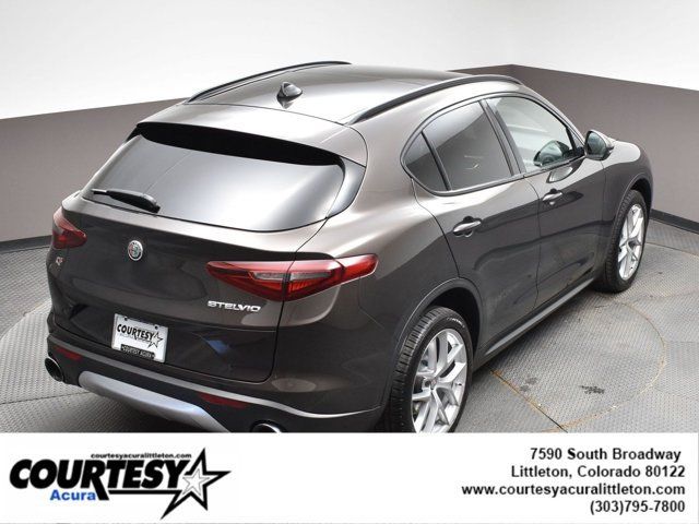 Used 2018 Alfa Romeo Stelvio Sport w/ Quick Order Package 22J Sport AWD/4WD image 39