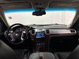 Used 2010 Cadillac Escalade Premium image 2