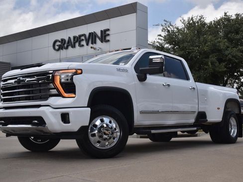 Used 2024 Chevrolet Silverado 3500 High Country w/ High Country Premium Package AWD/4WD image 2