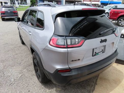 Used 2019 Jeep Cherokee Latitude Plus AWD/4WD image 6