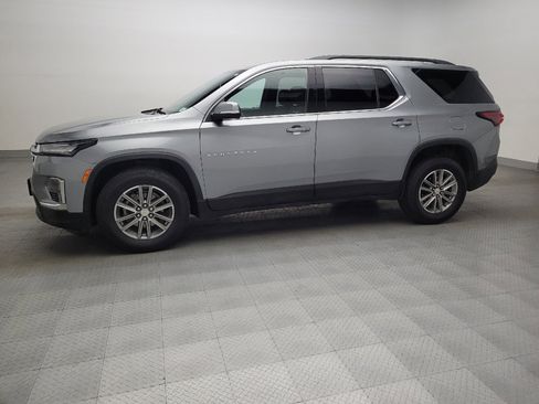 Used 2023 Chevrolet Traverse LT image 2