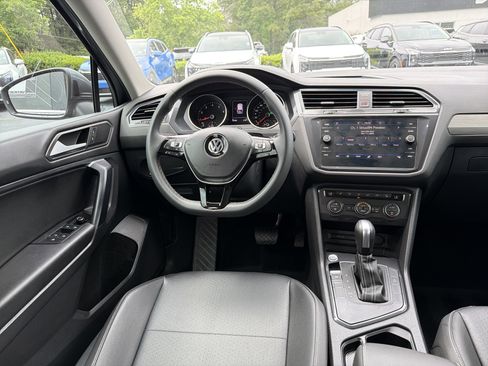 Used 2021 Volkswagen Tiguan SE FWD image 21