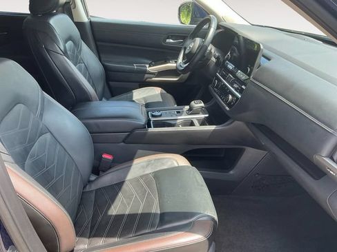 Used 2022 Nissan Pathfinder Platinum w/ Cargo Package AWD/4WD image 16