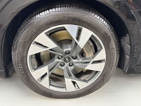 Used 2022 Audi e-tron Premium Plus image 33
