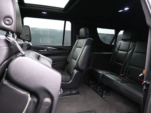 Used 2023 Cadillac Escalade ESV Sport AWD/4WD image 28