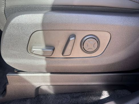 Used 2026 Kia Carnival FWD image 23
