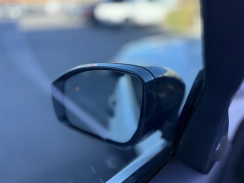 Used 2020 Land Rover Discovery HSE Luxury image 16