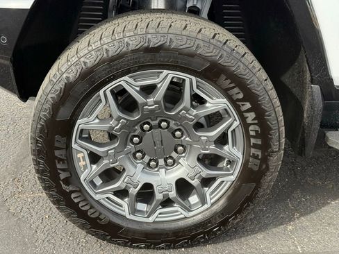 Used 2024 GMC Hummer EV 3X image 11
