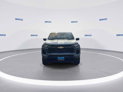 Used 2025 Chevrolet Colorado LT image 3