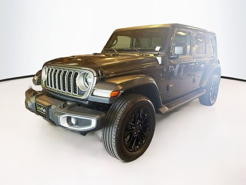 Used 2025 Jeep Wrangler Unlimited Sahara AWD/4WD image 3