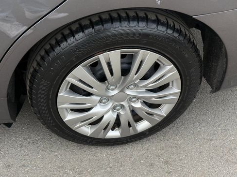 Used 2016 Toyota Camry LE FWD image 37