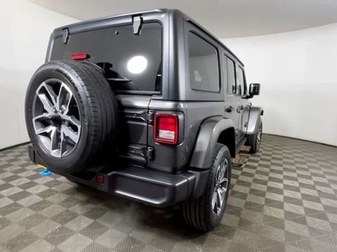 Used 2024 Jeep Wrangler Unlimited w/ Convenience Group AWD/4WD image 5