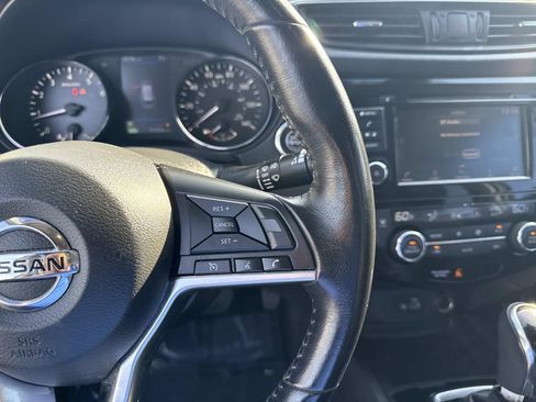 Certified 2019 Nissan Rogue SV image 32