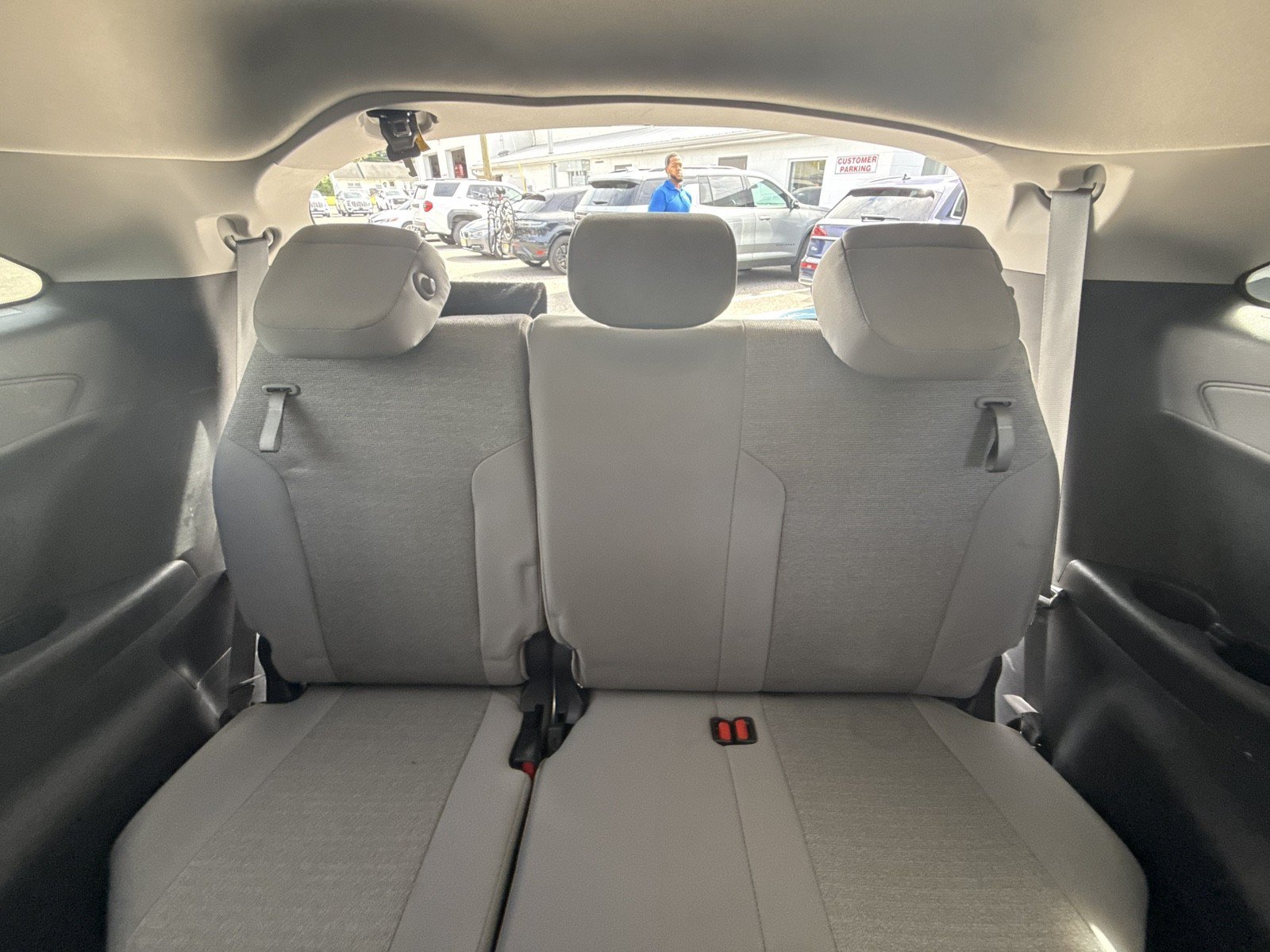 Used 2025 Toyota Sienna LE FWD image 27
