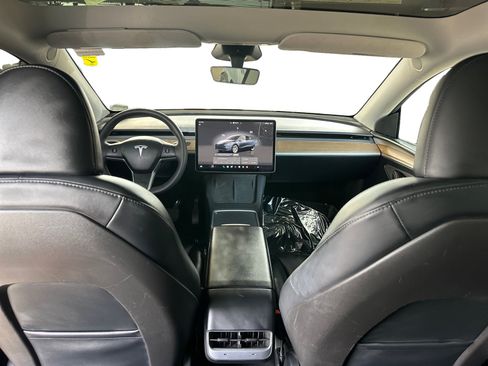 Used 2024 Tesla Model Y 2WD image 10