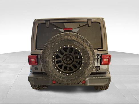 Used 2018 Jeep Wrangler Unlimited Sahara AWD/4WD image 11