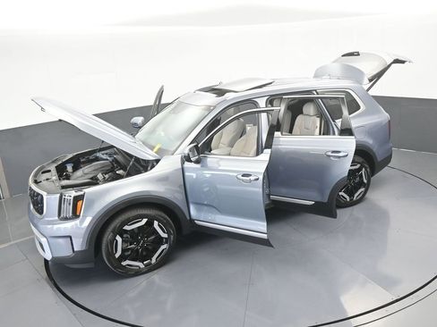 Used 2024 Kia Telluride EX w/ EX Captain's Chair Package image 71
