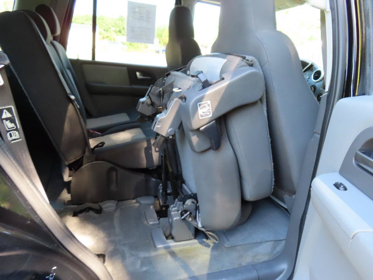 Used 2004 Ford Expedition XLT AWD/4WD image 23