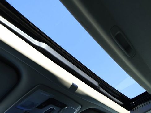 Used 2017 Toyota Sienna XLE image 21