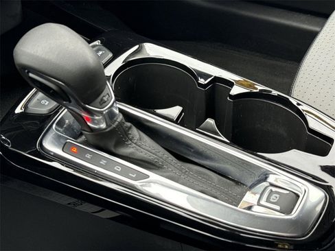 Used 2024 Chevrolet Trax LT image 21