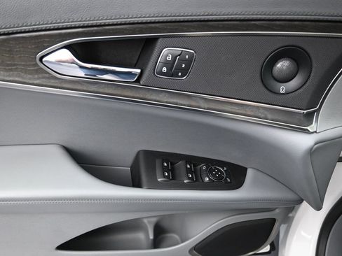 Used 2020 Lincoln Nautilus Reserve w/ Equipment Group 201A image 12