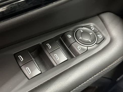 Used 2025 Chevrolet Suburban High Country AWD/4WD image 20