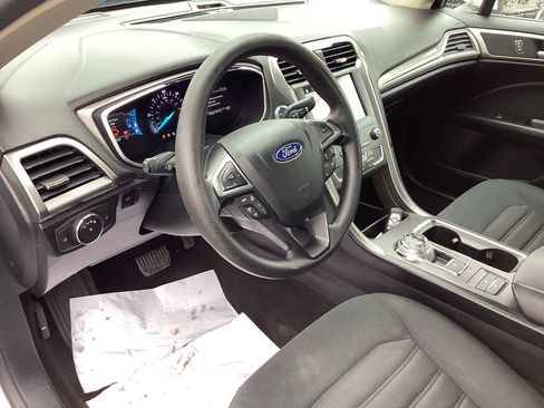 Used 2019 Ford Fusion SE FWD image 18