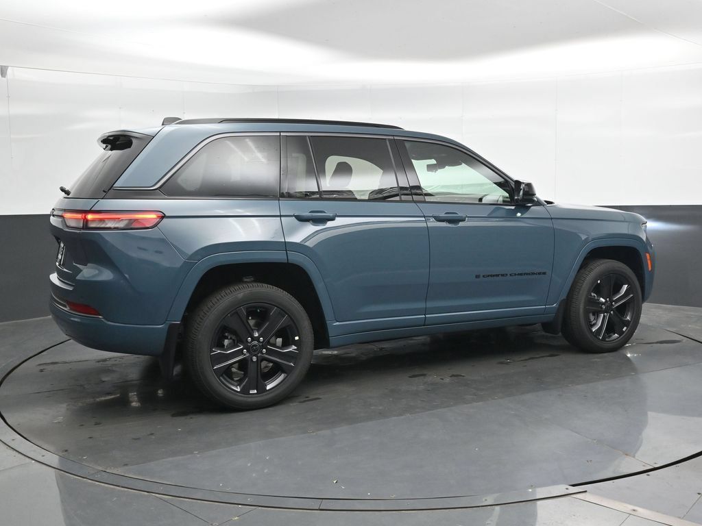 New 2027 Jeep Grand Cherokee Limited AWD/4WD image 4