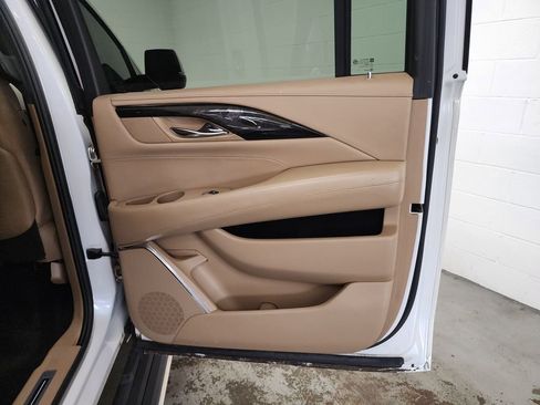 Used 2018 Cadillac Escalade ESV Platinum image 34