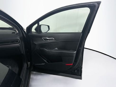 Used 2025 Kia Sportage LX FWD image 32