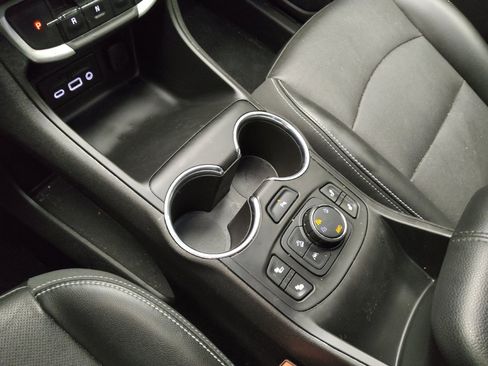 Used 2022 GMC Terrain SLT w/ Infotainment Package II AWD/4WD image 26