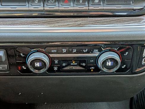 Used 2024 Chevrolet Silverado 2500 LT w/ Convenience Package image 8