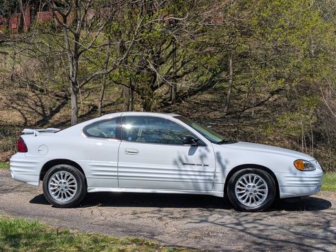 Used 2001 Pontiac Grand Am SE w/ Solid Value Appearance Pkg FWD image 12