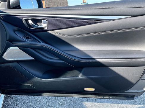 Used 2017 INFINITI Q60 3.0t Sport image 24