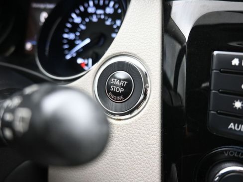 Used 2022 Nissan Rogue Sport SV w/ Technology Package image 21