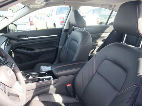 New 2025 Nissan Altima 2.5 SR w/ SR Premium Package image 11