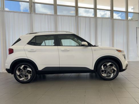 Used 2022 Hyundai Venue SEL image 8
