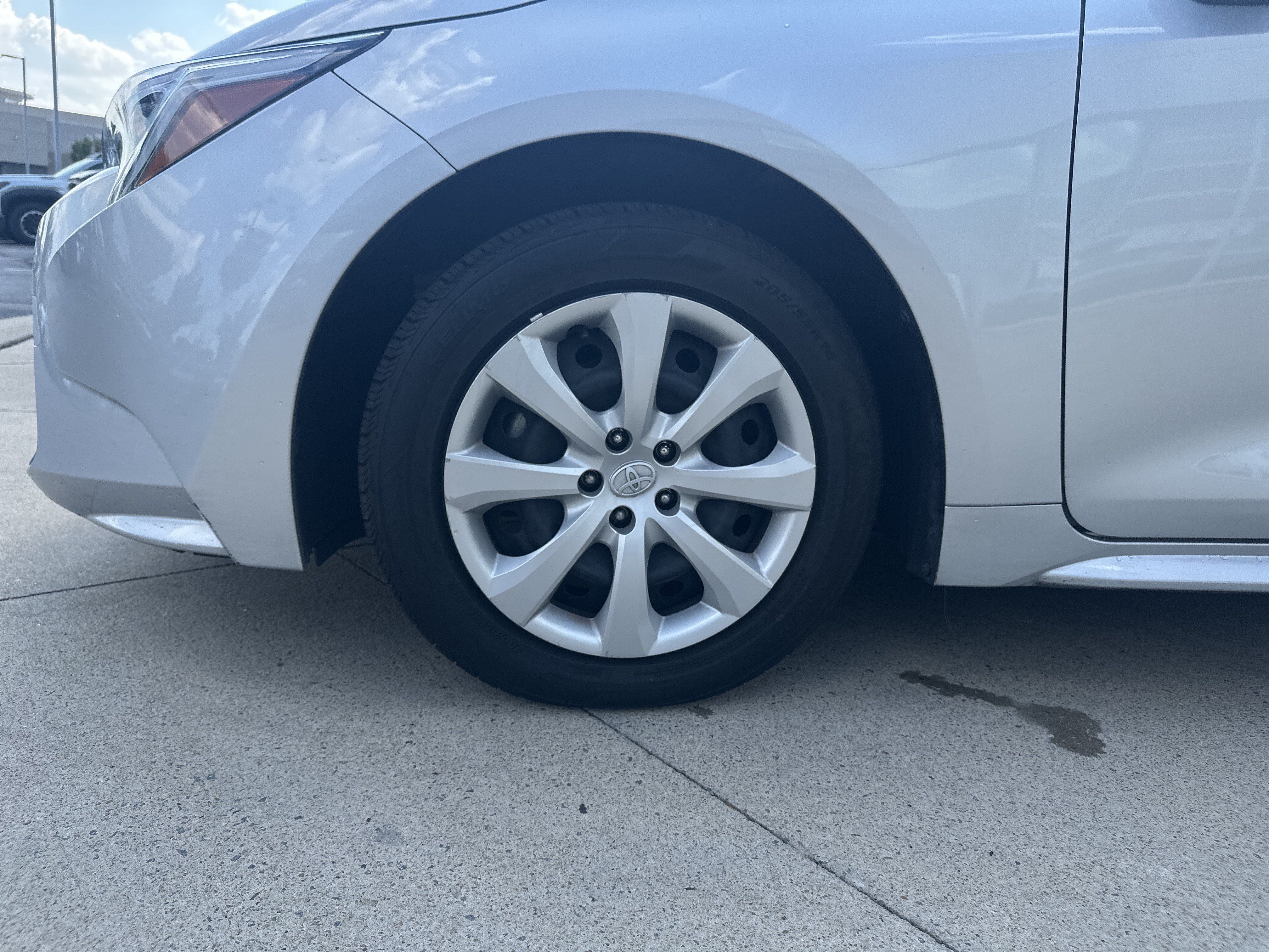 Used 2025 Toyota Corolla LE FWD image 33