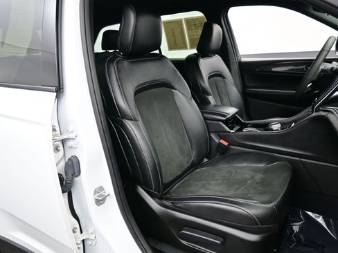 Used 2023 Jeep Grand Cherokee Altitude image 14