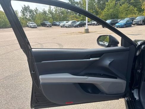Used 2024 Toyota Camry SE image 27