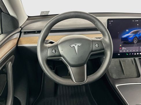 Used 2024 Tesla Model Y Long Range AWD/4WD image 16