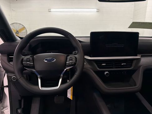 New 2026 Ford Explorer Platinum image 8