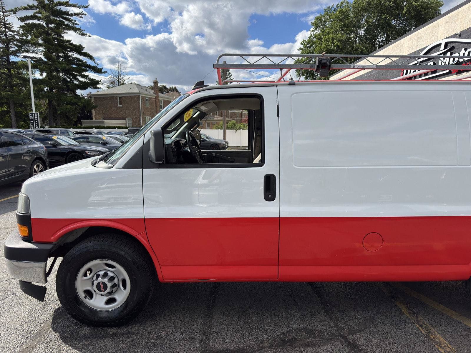 Used 2018 GMC Savana 3500 w/ Driver Convenience Package RWD image 4