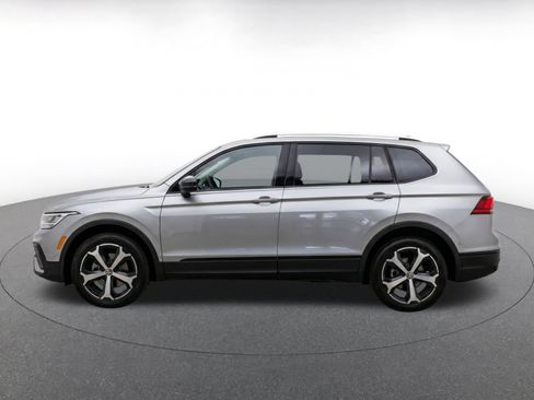 Used 2026 Volkswagen Tiguan SE AWD/4WD image 4