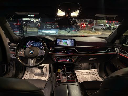 Used 2021 BMW 750i xDrive w/ Executive Package image 12