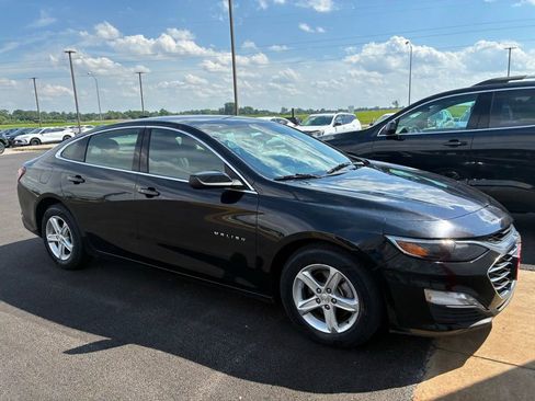 Used 2022 Chevrolet Malibu LT FWD image 2